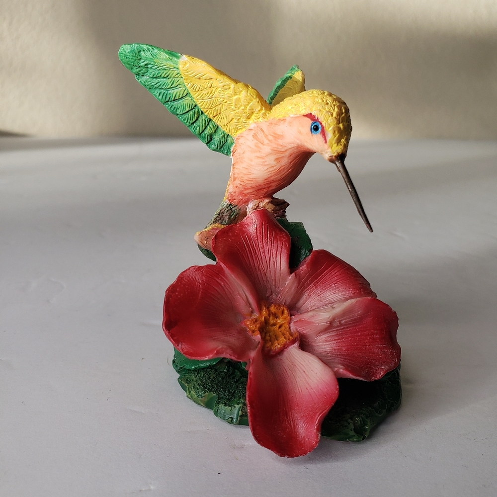 Montefiori Porcelain Hummingbird with flower figurine collectible 136